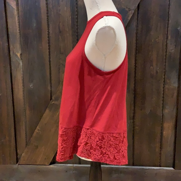 Hint of mint warm red lace bottom flowy tank top - Picture 4 of 10